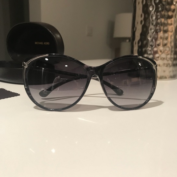 MICHAEL KORS MKS 210 Firenze Sunglasses - Picture 3 of 5